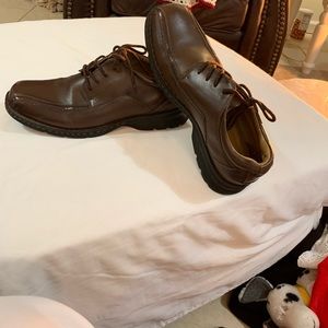 Dockers New men’s lace up brown leather. Sz 9.5 A7